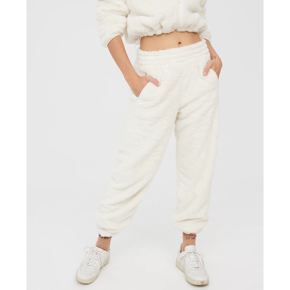 Offline by Aerie Fluffy Sherpa Jogger Pants Off White Zip Pockets Size Large